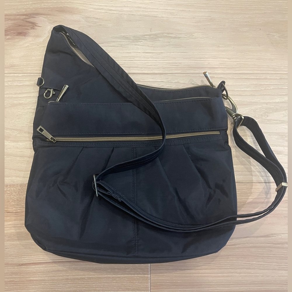 Travelon black anti-theft travel cross-body purse